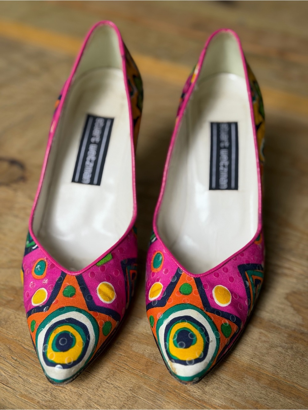 Maximalist vintage Stuart Weitzman 1980’s Bold Abstract Pointy Toe Pumps - 6